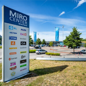 Miro_Center_Post_3